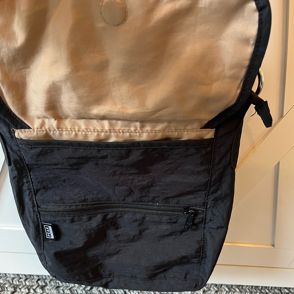 Peak Gear Black RFID Block Crossbody Messenger Bag - Picture 5 of 10